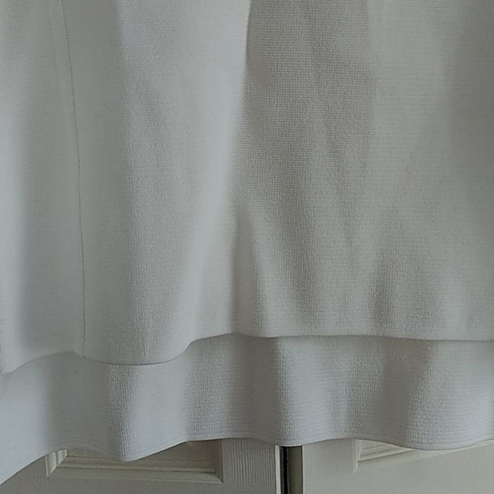 TY-LR designed in Australia White crew neck Top S - Picture 3 of 9